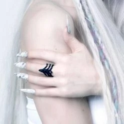 Rogue And Wolf Jewelry Sting Of Truth Ring In Black